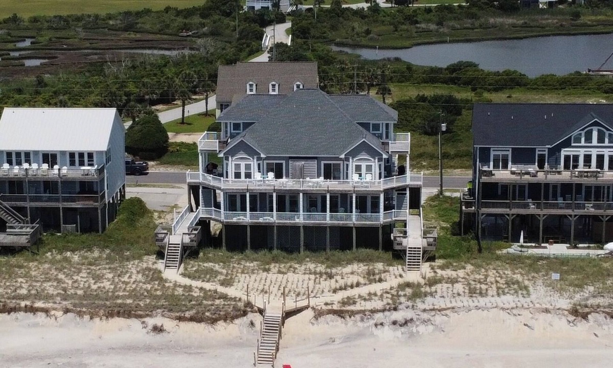 North Topsail Beach House | 6 BR/5.5 baths on quiet beach. Penthouse suite. Free linens. Gorgeous views!