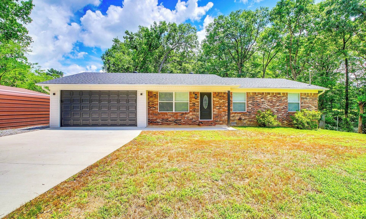 Hot Springs House | 6 Mi to Dtwn: Hot Springs Abode w/Yard!