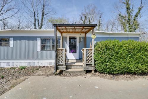 Radcliff House | 6 Mi to Fort Knox! Rural Family Home, Pets Welcome