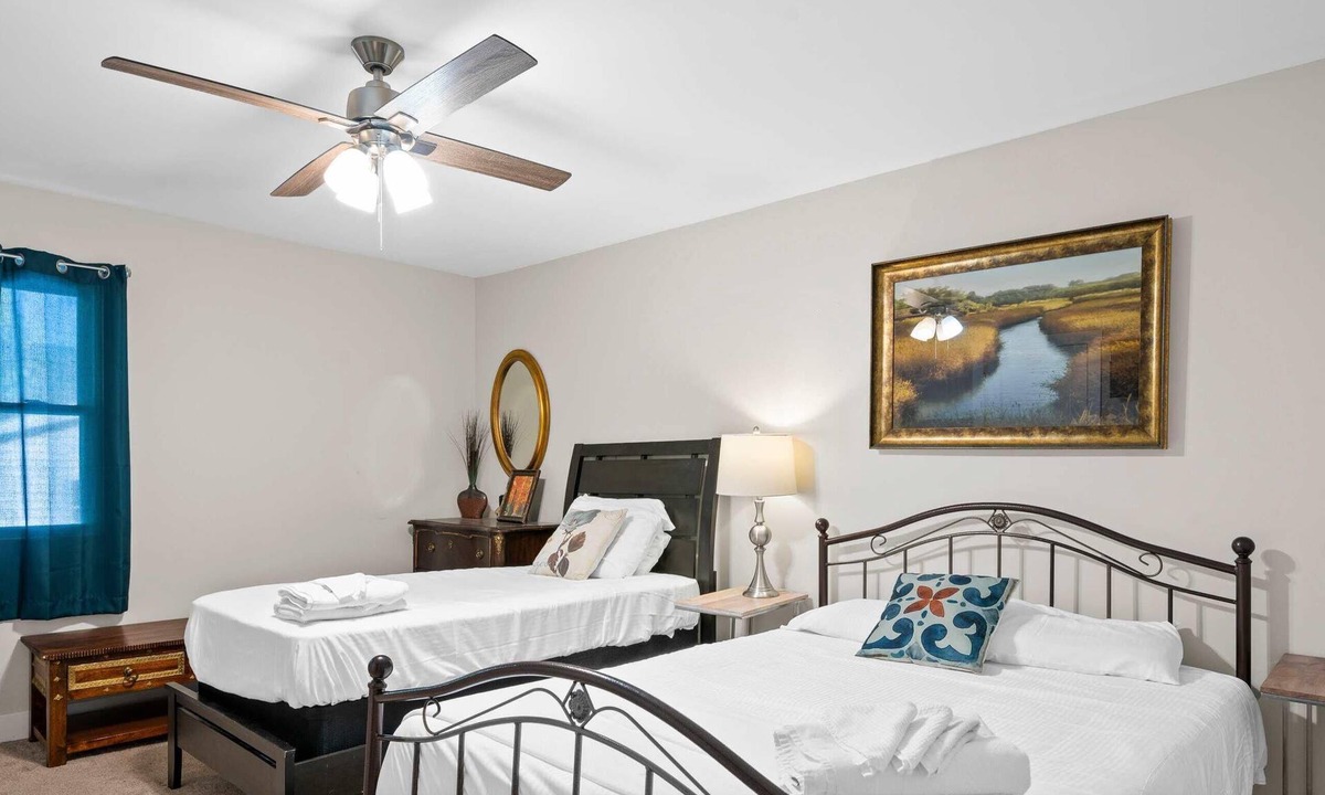 Williamstown House | 6BR Near Ark! Ample Parking, 3 Baths, Sleeps 16!