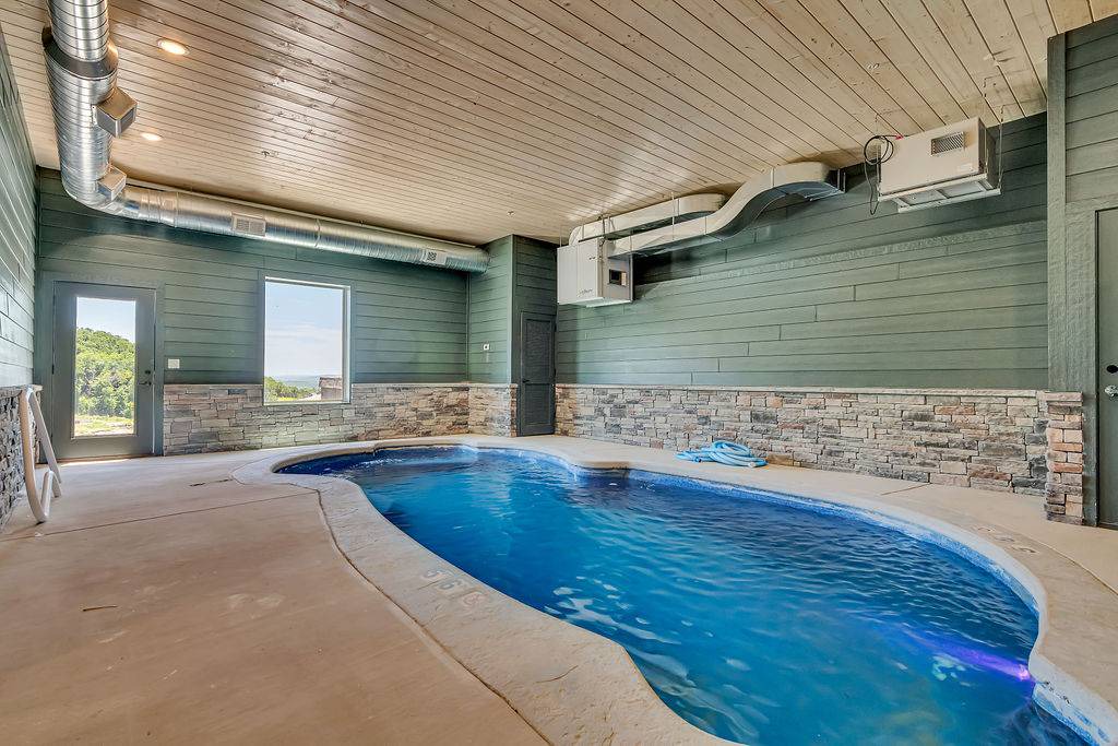 Table Rock Cabin | 753 m² Lodge ∙ 12 bedrooms ∙ 46 guests