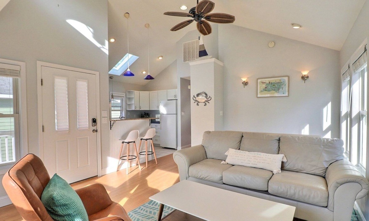 Manteo House | 7550 Presleys Palace * Walk to Historic Downtown