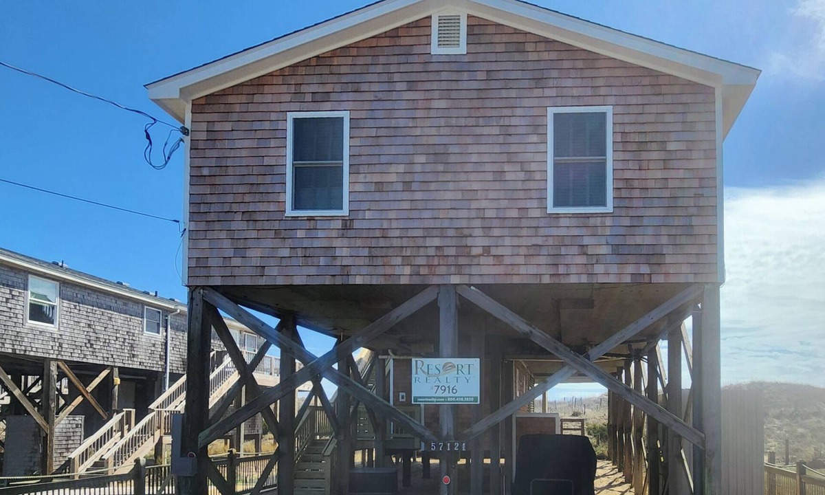 Hatteras House | 7916-Hatteras Vista - Oceanfront Hatteras Retreat w/Hot Tub