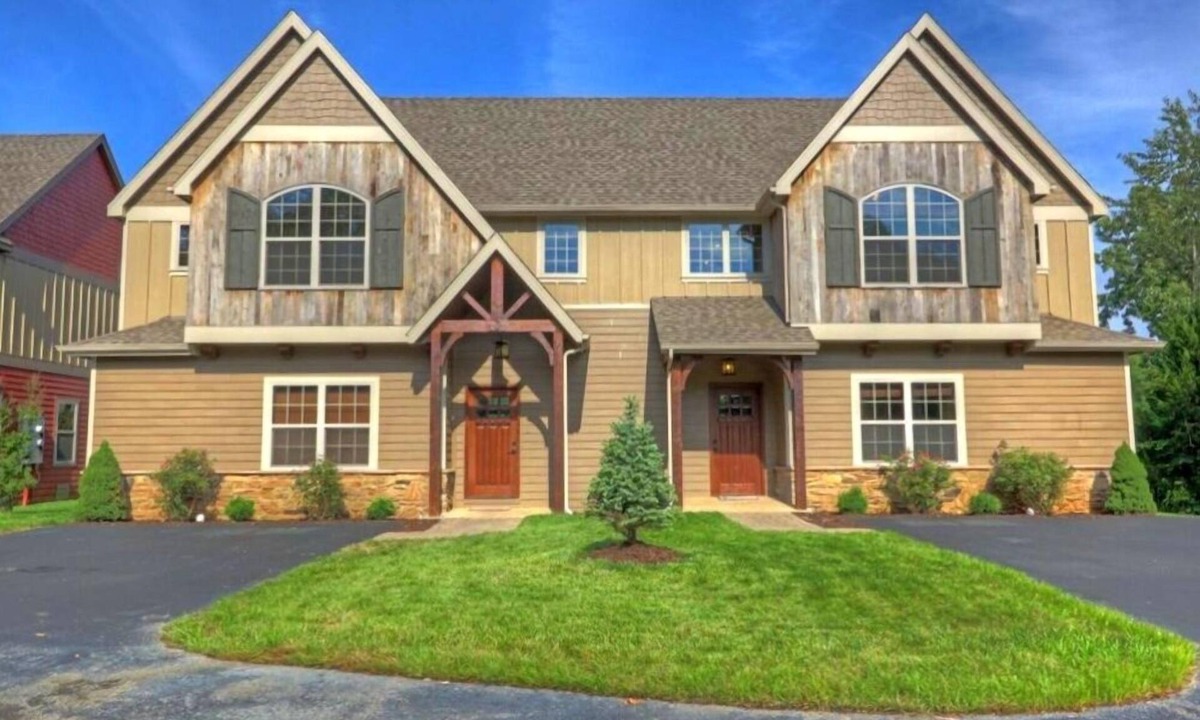 Lampe House | 8 Bed Luxury Lakefront Villa~Amazing View~2 Pools~Free Resort Amenities~Dock