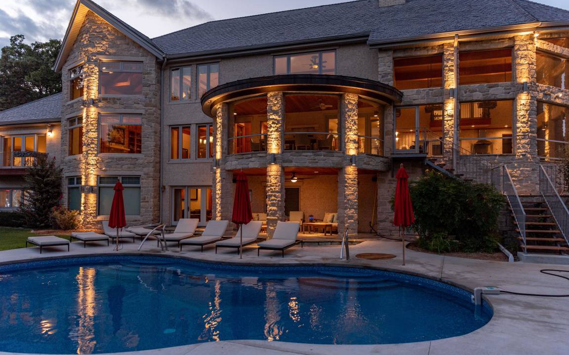 Blue Eye House | 808 m² House ∙ 9 bedrooms ∙ 25 guests
