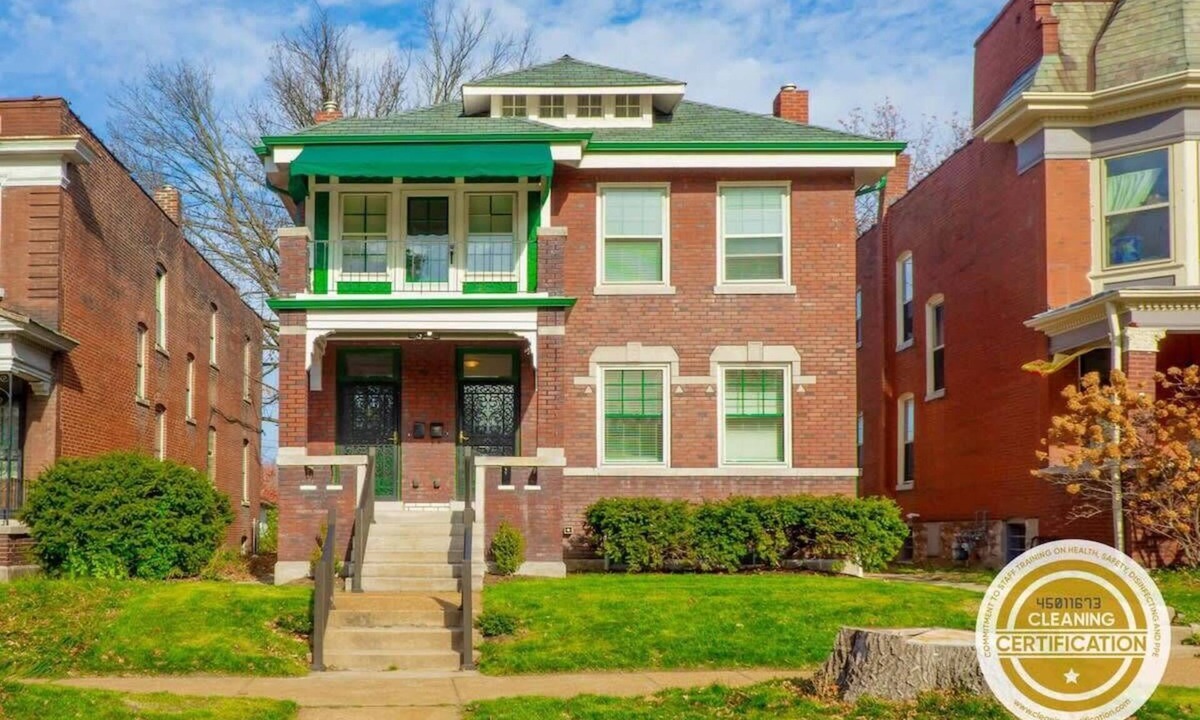 Shaw House | 8BR at Tower Grove Park Sleeps 22 ABODEbucks