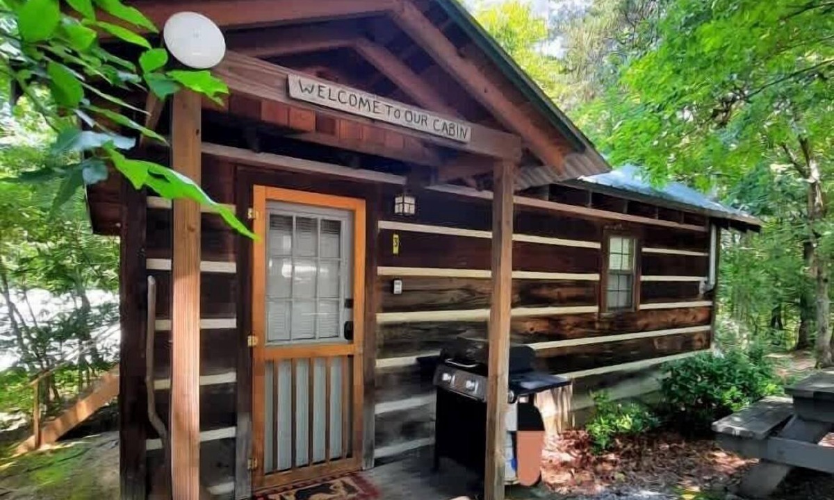 Copperhill Cabin | A love nest wrapped in timber and tranquility!