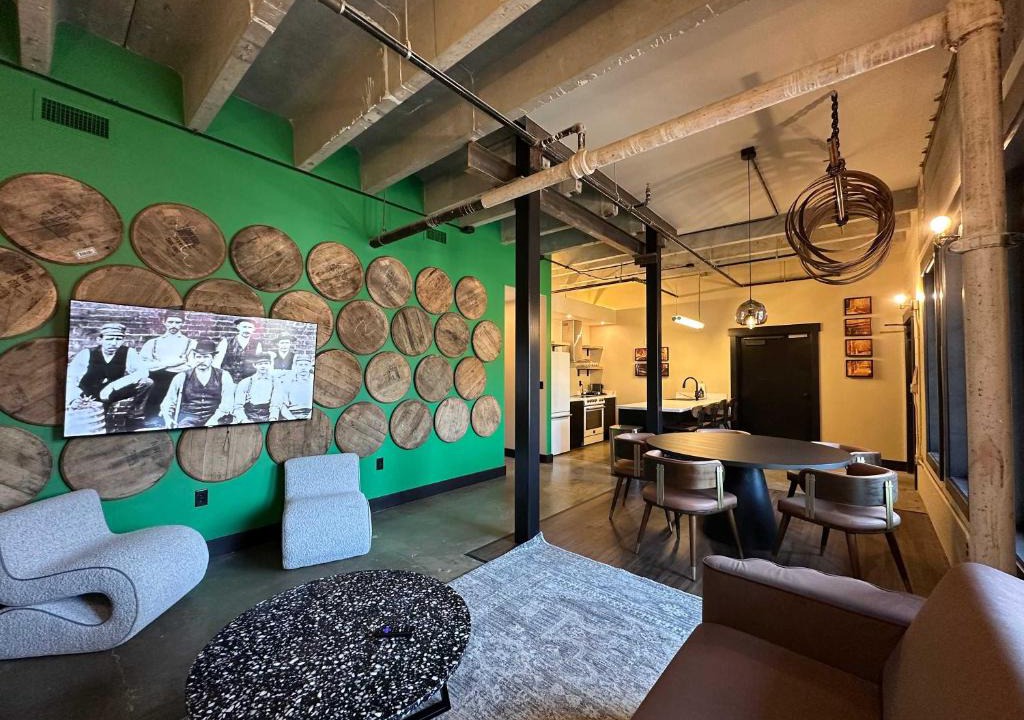 Downtown Louisville Hotel | A12 Lower East Crown Daily Double Suite