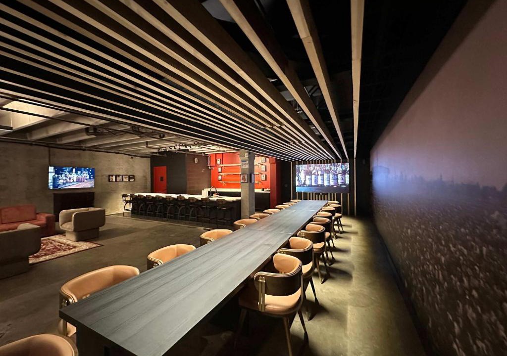 Downtown Louisville Hotel | A12 The Field Suite