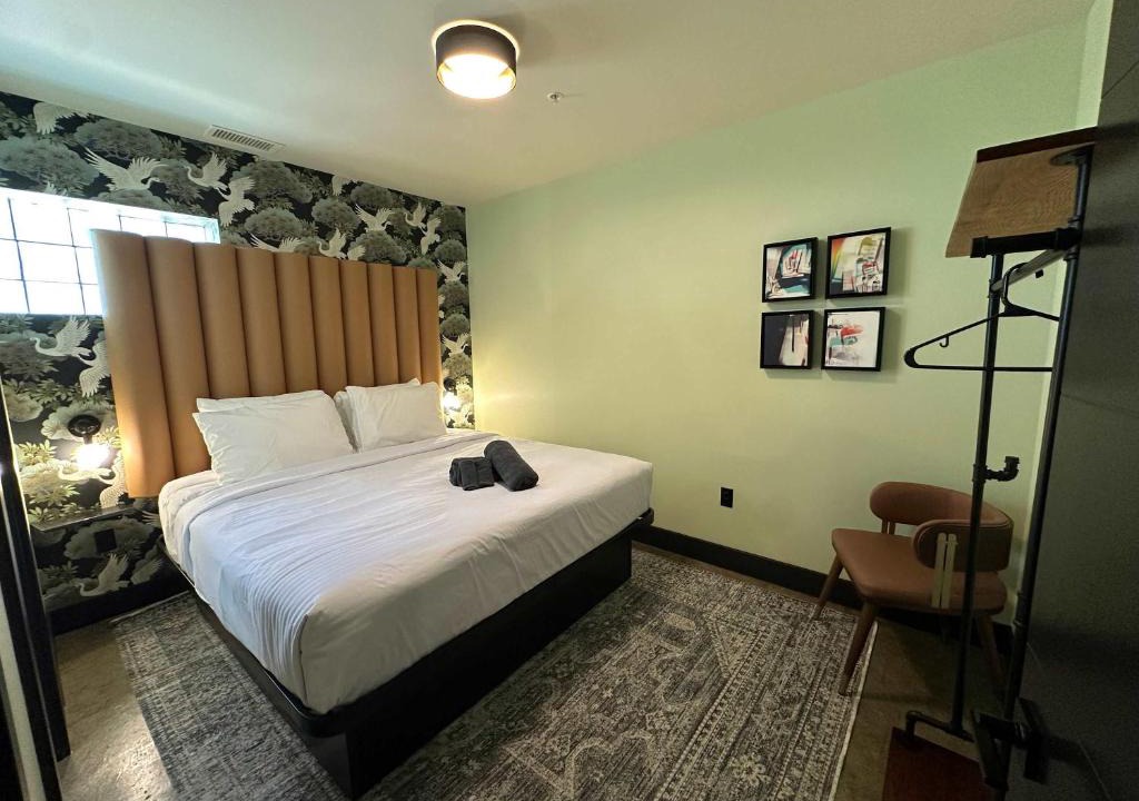 Downtown Louisville Hotel | A12 The NHS Superfecta Suite