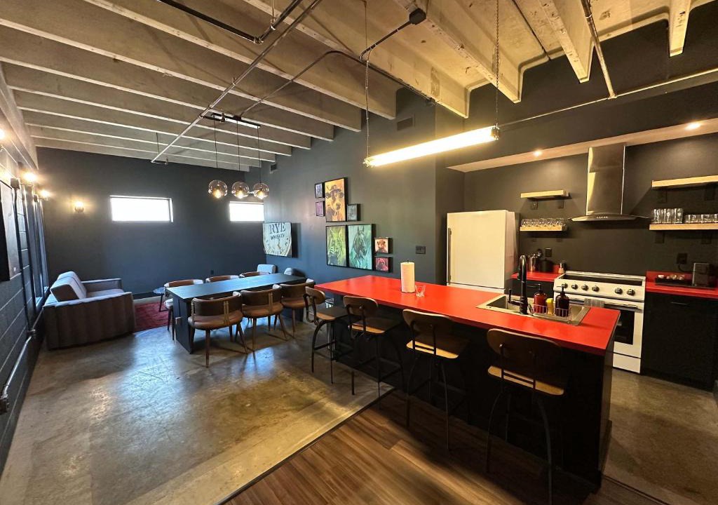 Downtown Louisville Hotel | A12 The Upper Paddock Stretch Suite