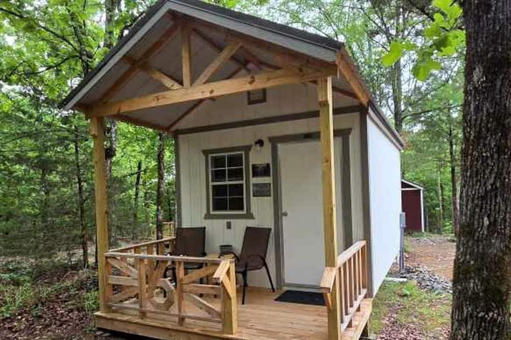Board Camp Cabin | Accessible Cabin Escape with Cozy Woodland Charm in Mena, Arkansas