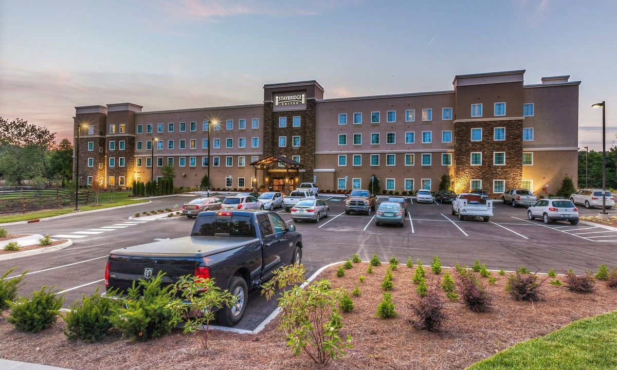 Farragut Apartment | Accessible Studio w/Free Breakfast + Outdoor Pool