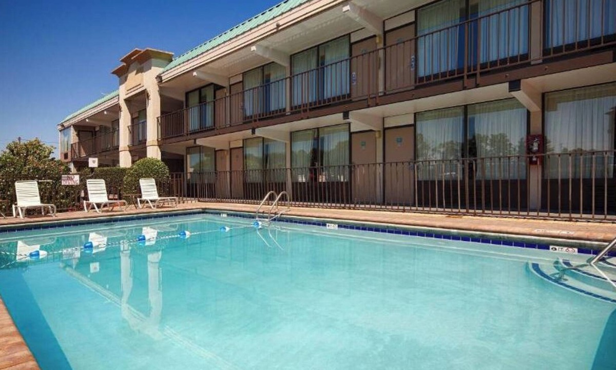 Tyner Hotel | Affordable Room Perfect for Relaxing Stays in Chattanooga
