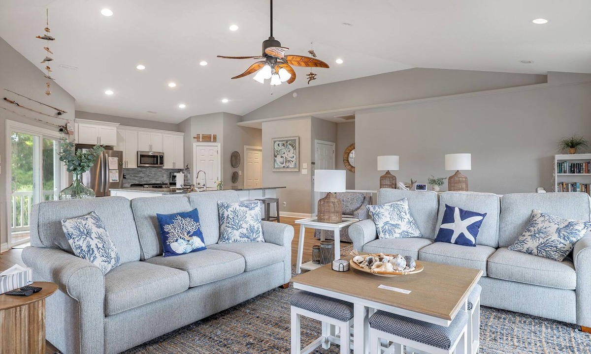 Emerald Isle House | Ain't In No Hurry Today (Formerly, Dolphin's Lullaby), Oceanside House in Emeral