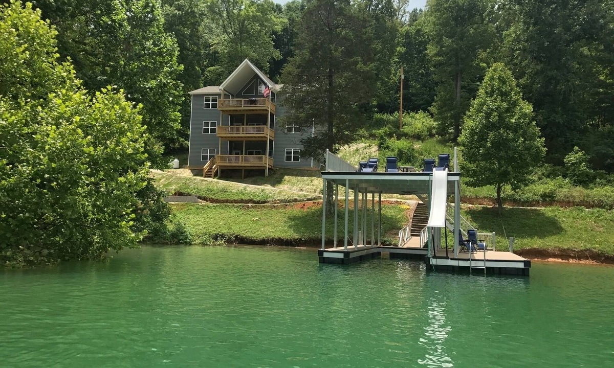 La Follette House | American Spirit: Best location! Double Deck Dock w/slide; Hot Tub; Quiet Cove