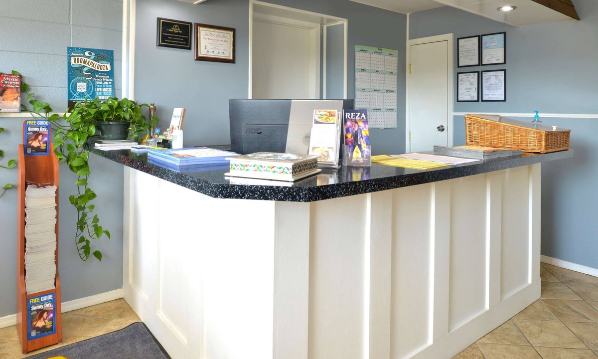 Branson Theater District Hotel | Americas Best Value Inn & Suites Branson - Near the Strip