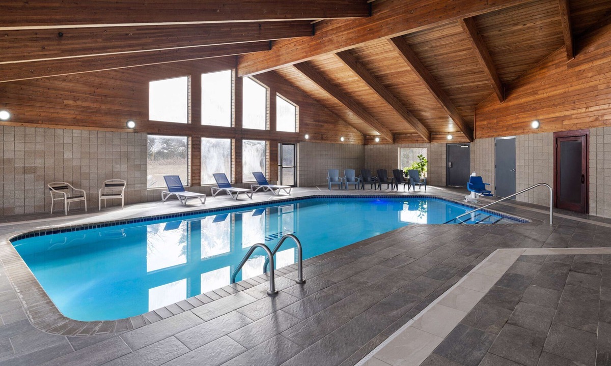 Stuart Hotel | AmericInn by Wyndham Stuart