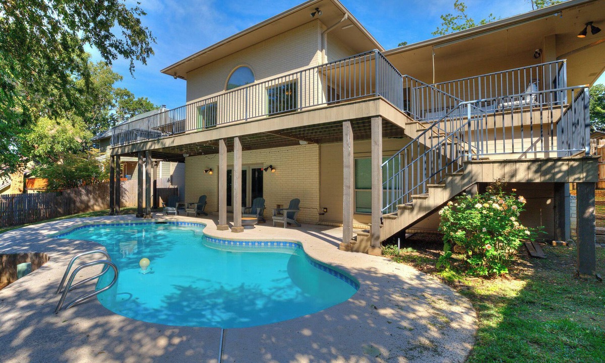 South Tulsa House | Arch House | 3BR Tulsa | Pool + Game Room