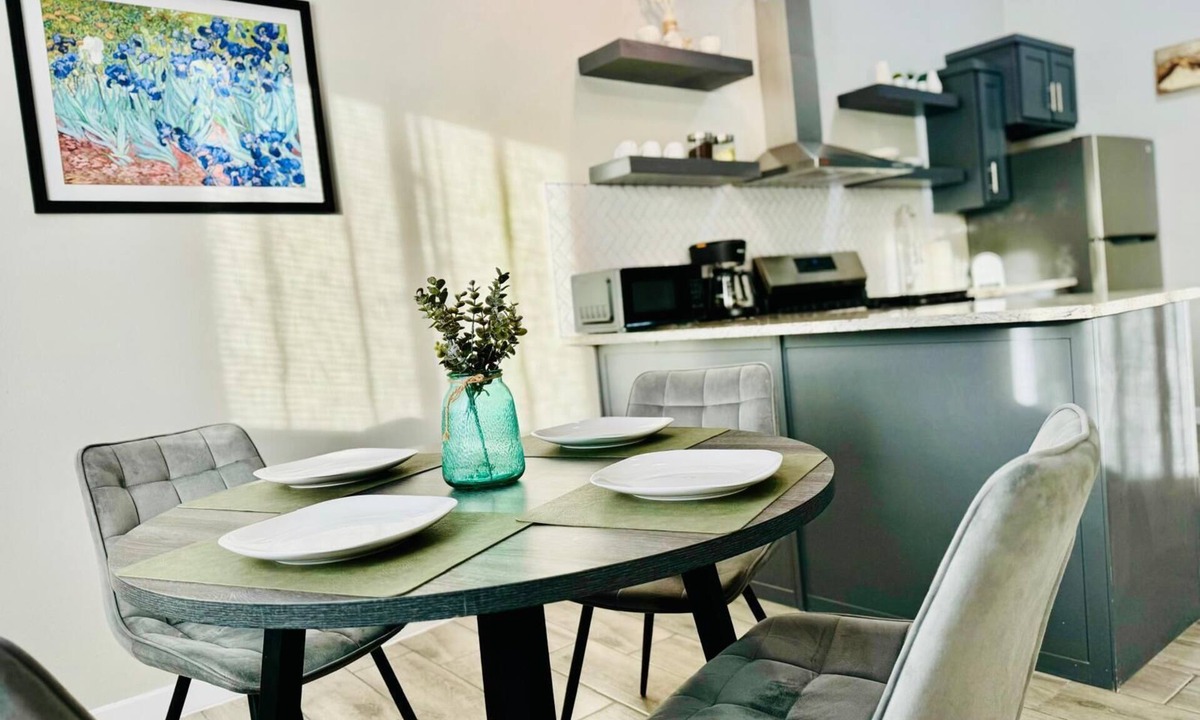 Biggs Field House | Artsy Double-Unit 1504B