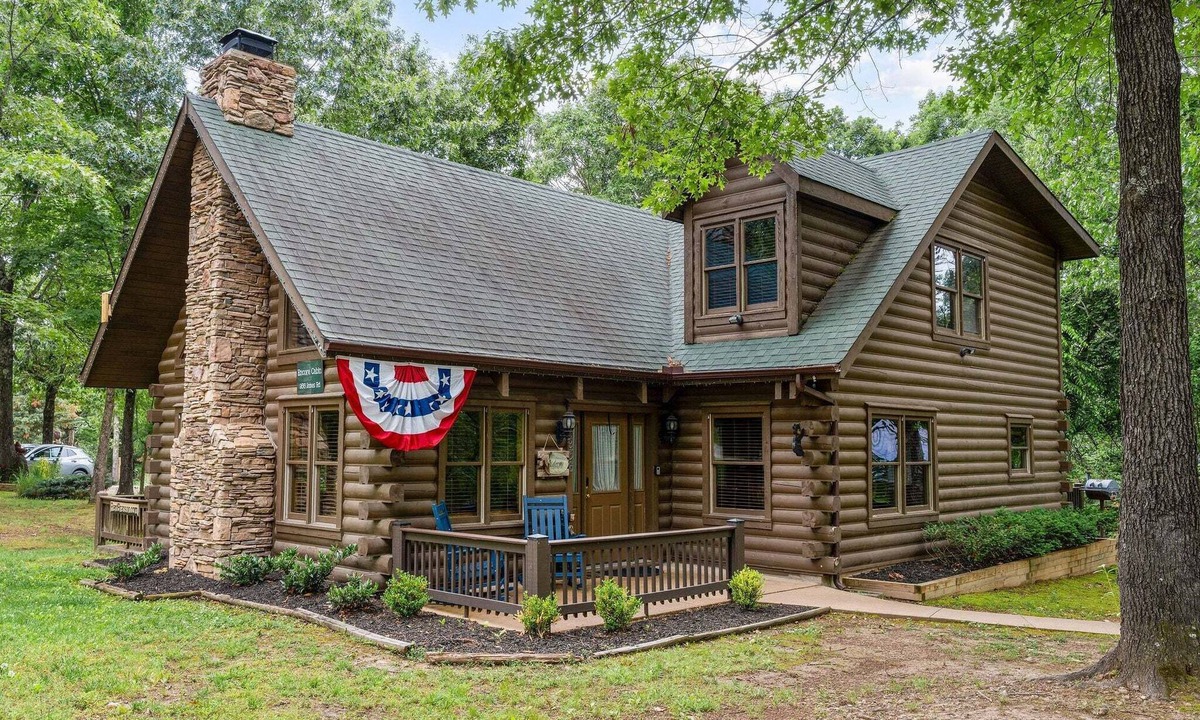 Branson Cabin | Authentic Log Cabin Mins to Thunder Ridge&Big Cedar Free Attraction Tickets Pvt Hot Tub Pool Table