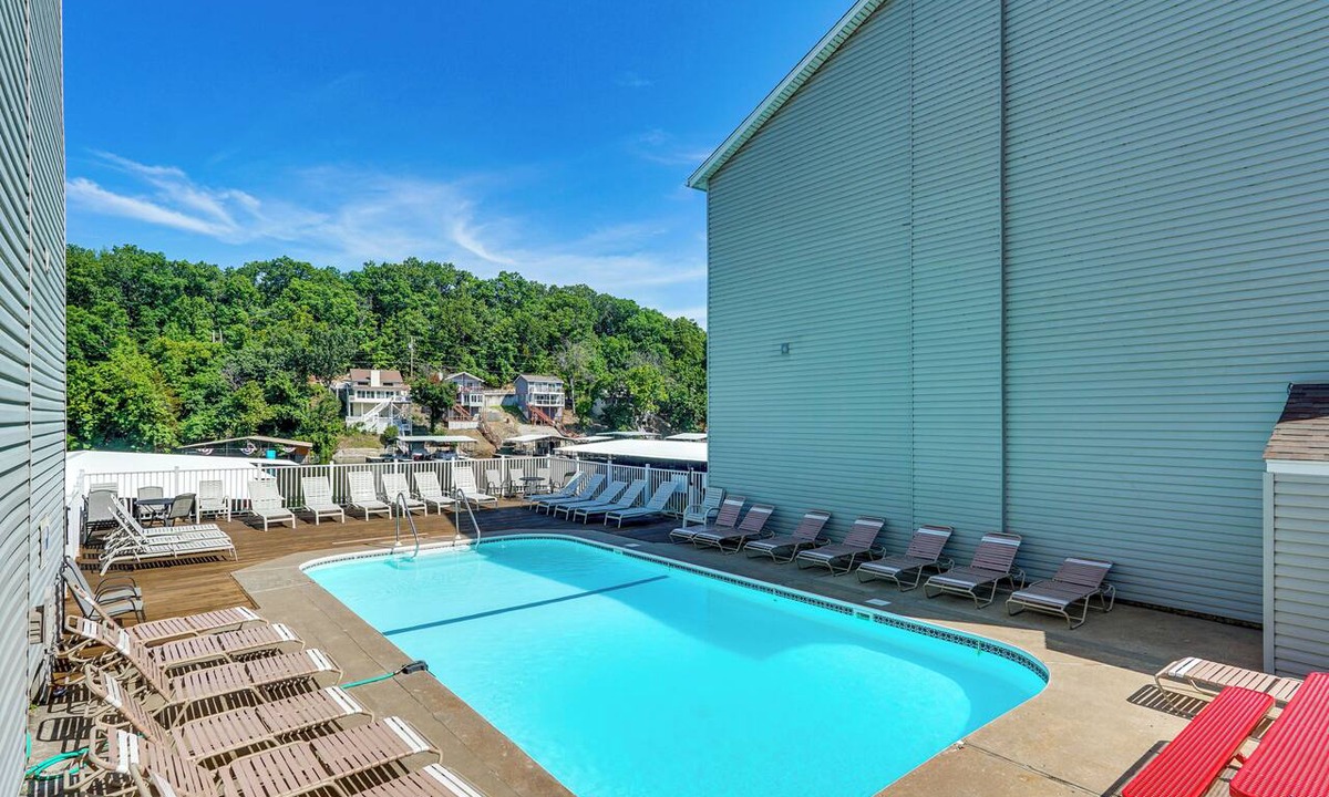 Lake Ozark Condo | Balcony & Views! Waterfront Lake Ozark Condo