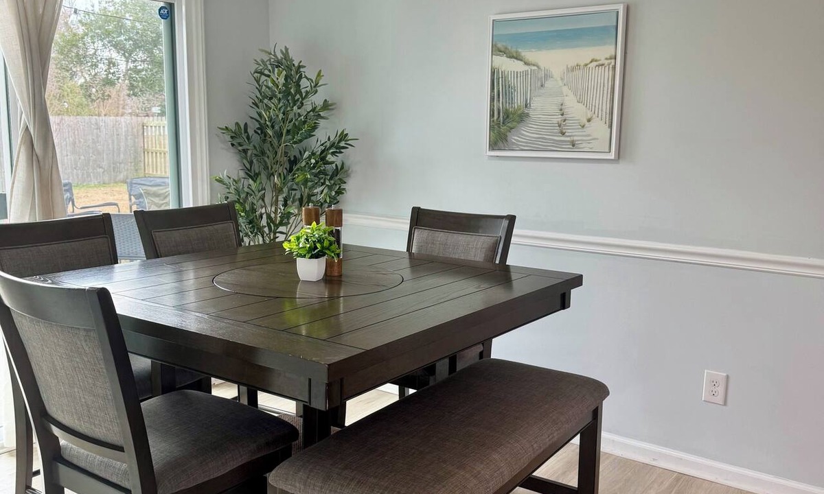Murraysville House | Barcade Bungalow: Close to the beach, separate bar/arcade room.