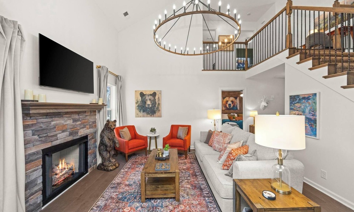 Clarksville House | Bear BNB! Minutes to Austin Peay & Fort Campbell ~ Newly Renovated