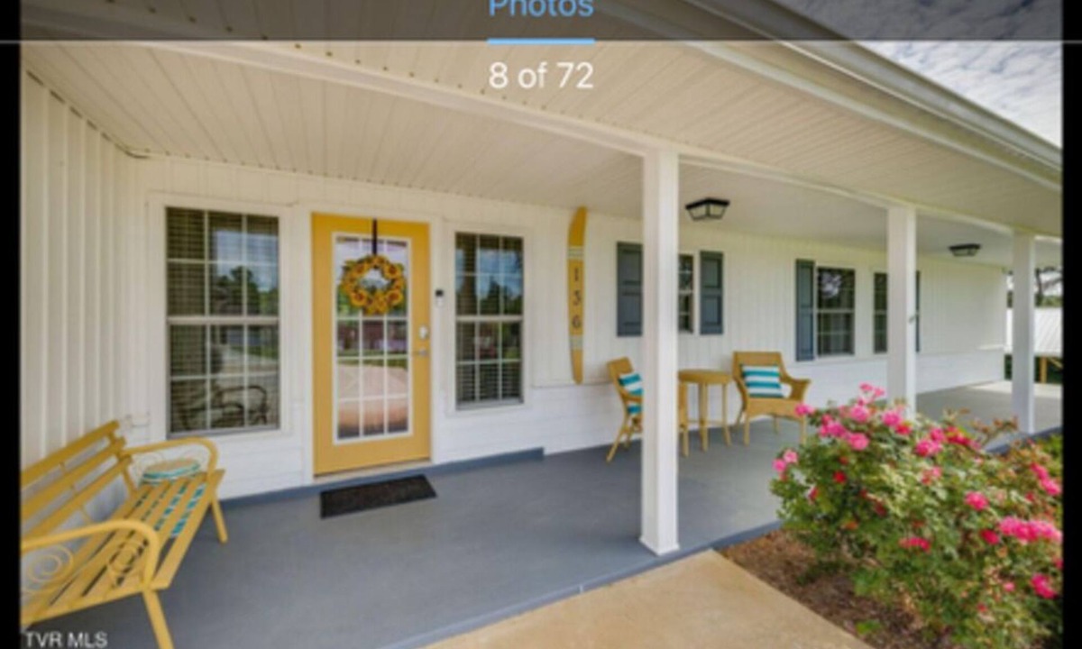 Oak Grove Cottage | Beautiful 2-bedroom Lake front cottage with AC in charming Johnson City