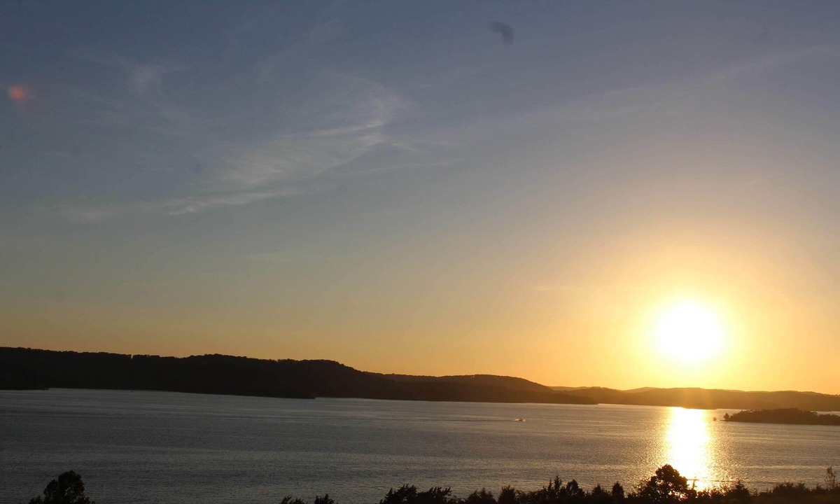 Hollister Condo | Beautiful 2BR/2BA Penthouse Condo Overlooking Table Rock Lake!