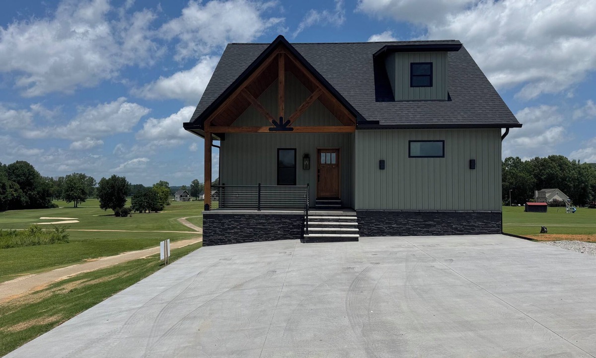 Decaturville House | Beautiful 4 Bedroom House on the Tennessee River Golf Course