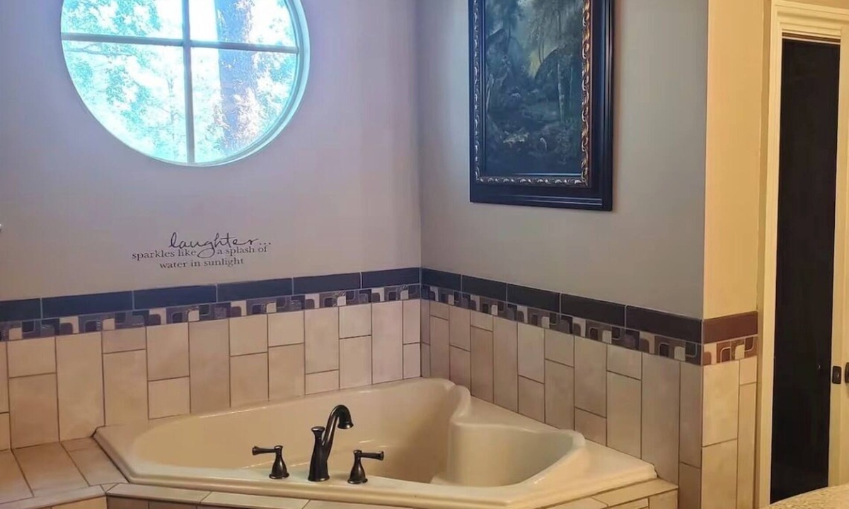 Scooba House | Beautiful 4 bedroom house on Bass Lake