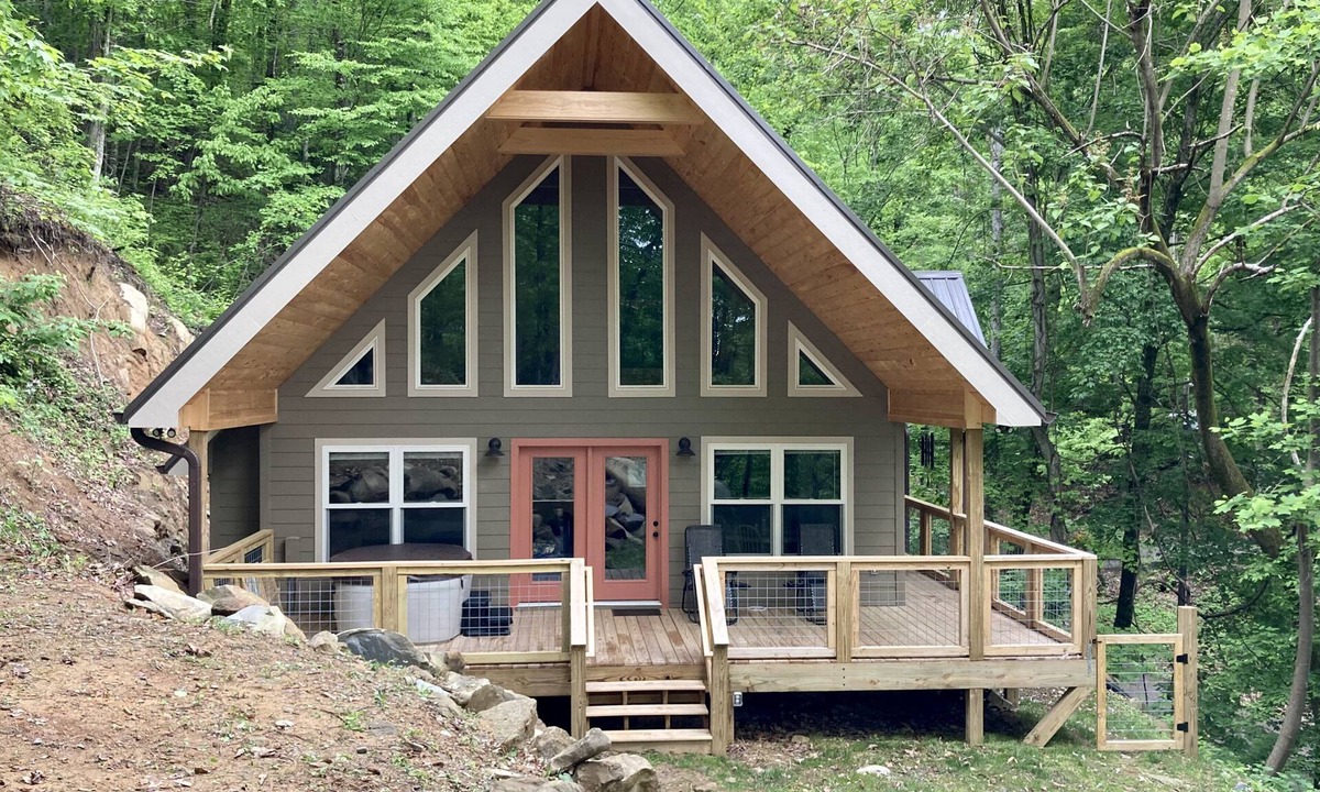 Chalet Village Ski Chalet | Beautiful Chalet in Gatlinburg with Seasonal Views 3 bedroom 2 bath!