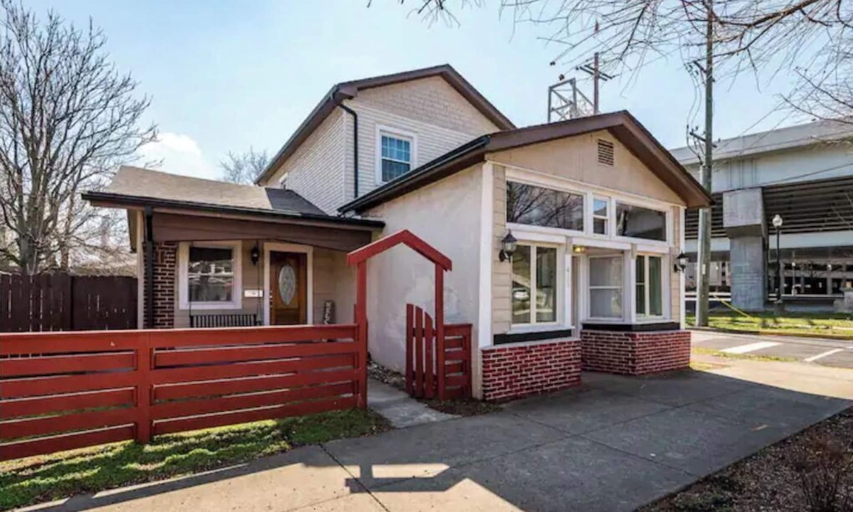 Jeffersonville House | Beautiful Historic home near downtown Louisville