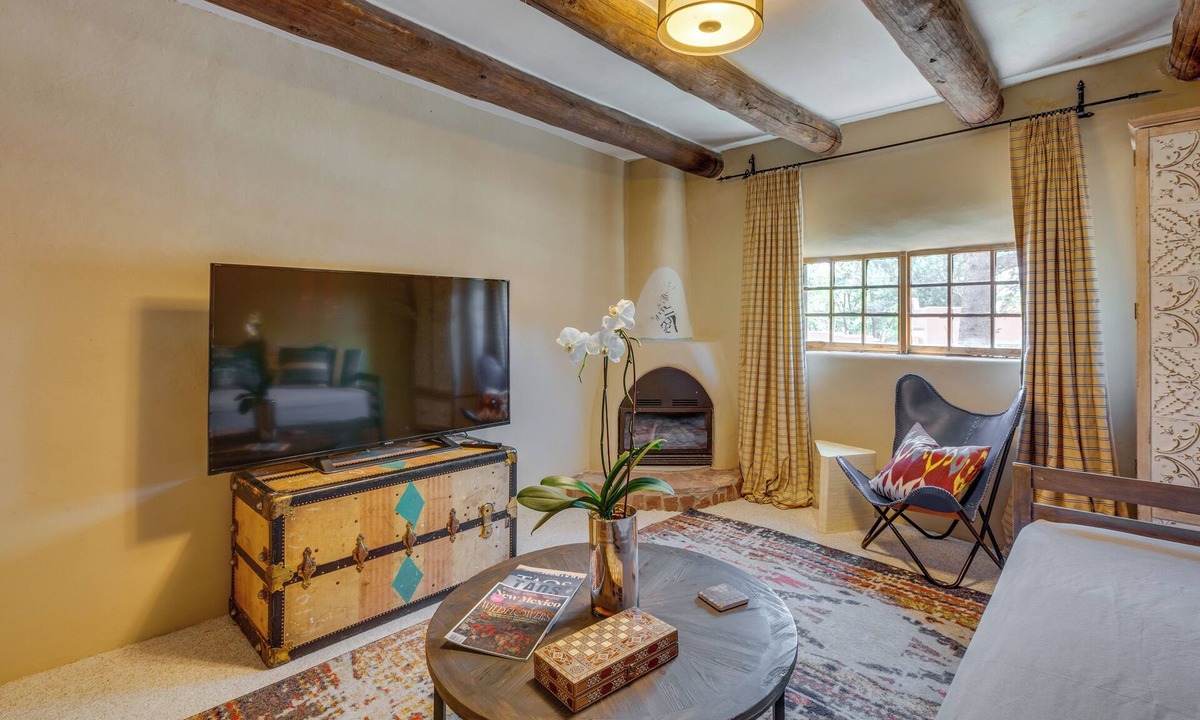 Taos House | Beautiful Historic Adobe Home ~ 3 Mi to Taos Plaza