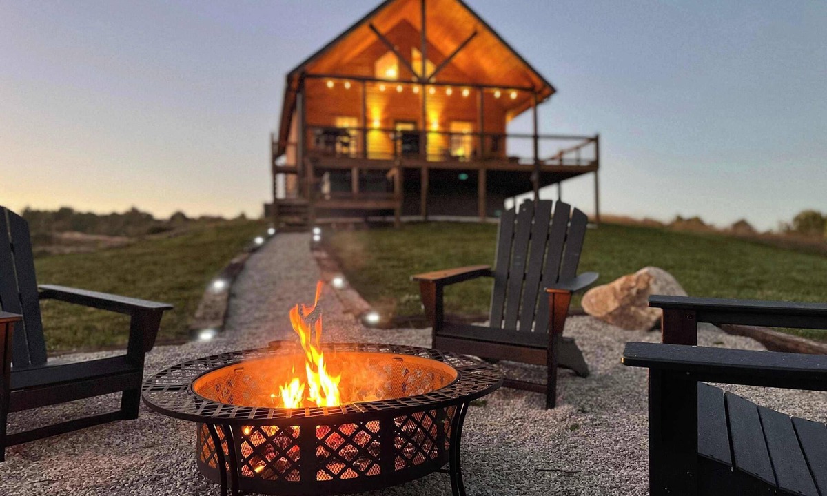 Rogers Cabin | Belay Station Hot Tub - Arcade Loft RRG Escape - Modern hilltop cabin with arcade loft - fast WiFi