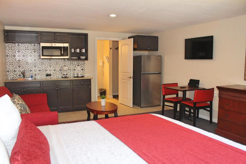 Alamosa Apartment | Bell & Main Studios 210