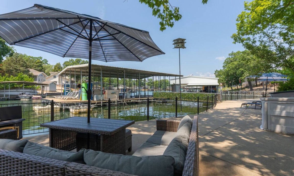Osage Beach House | BEST LOCATION+ON THE WATER+ROOM FOR EVERYONE! MM23