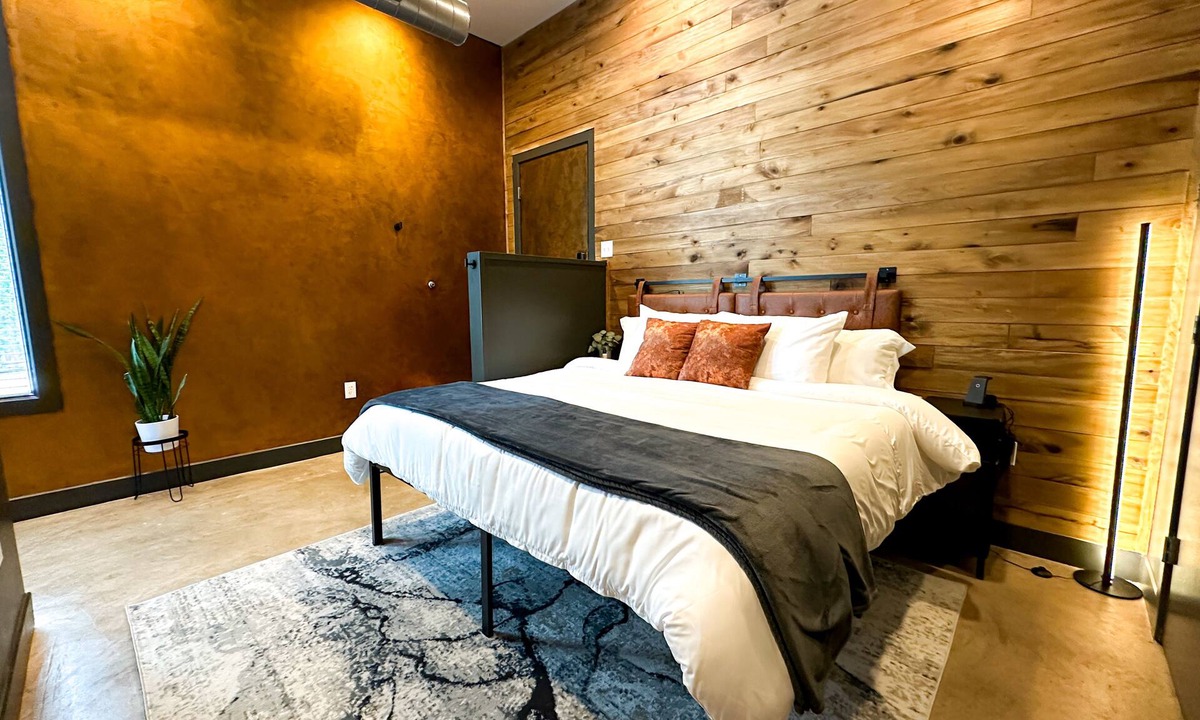 Downtown Louisville Condo | BEST Louisville Location + NuLu + Private Garage + Walk to Distilleries