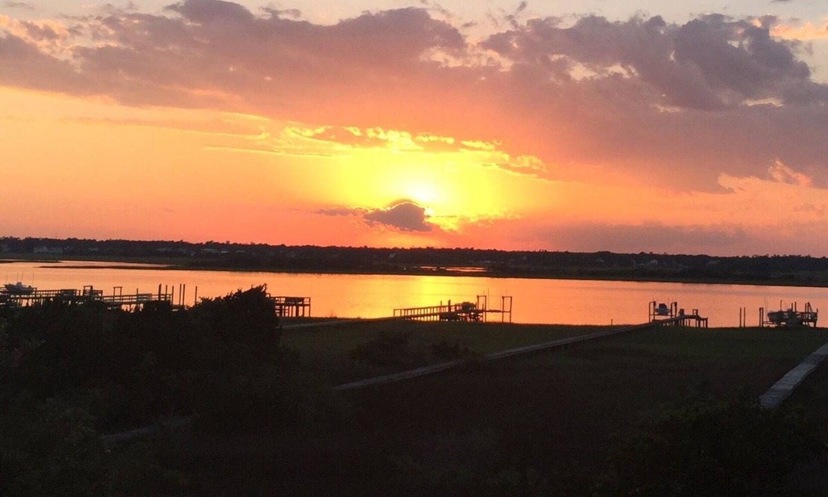 Topsail Beach Cottage | Best of Beach and Sound