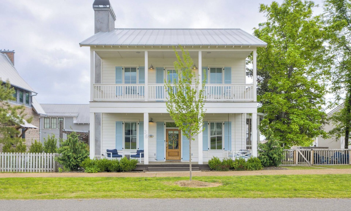 Carlton Landing House | Best spot in Carlton Landing - walk to everything!