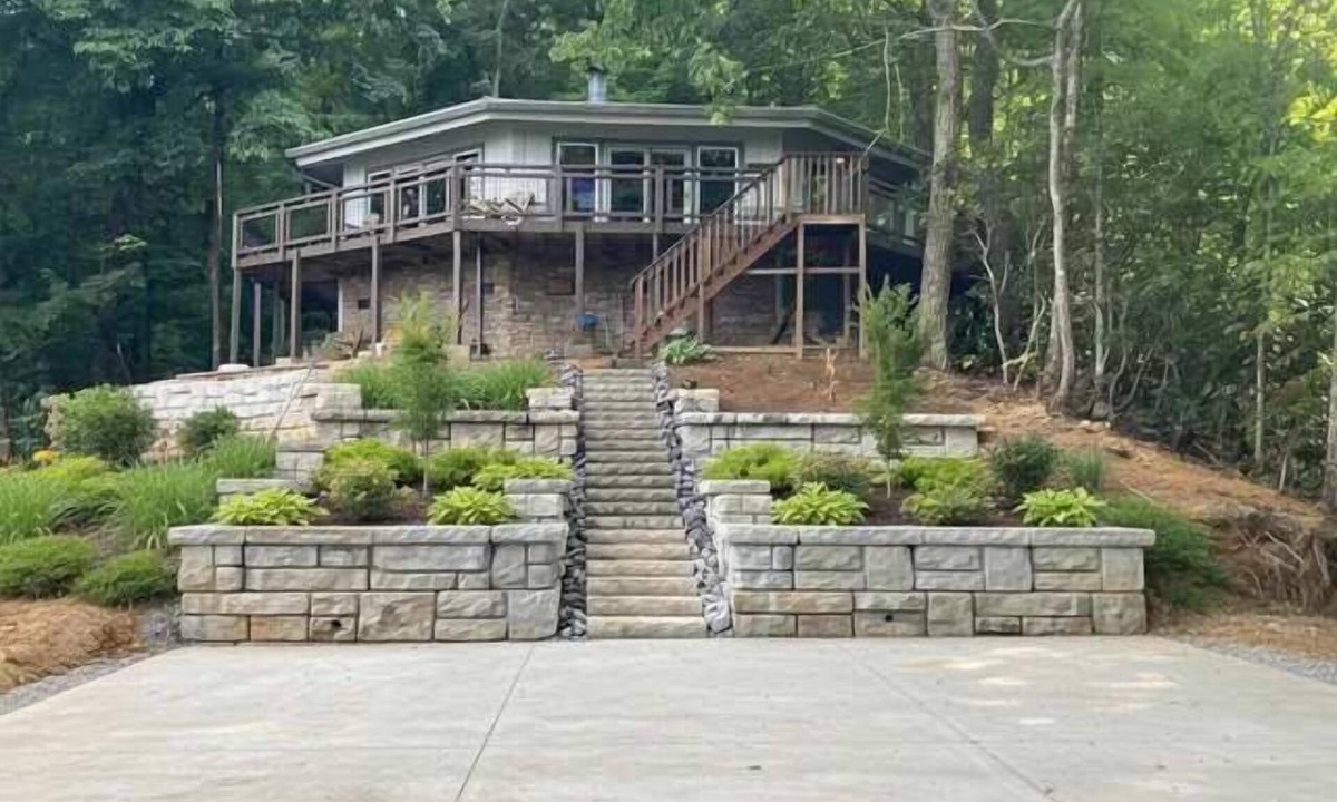 Chalet Village Cabin | BEST view hot tub pool table 2 king, 2 queen