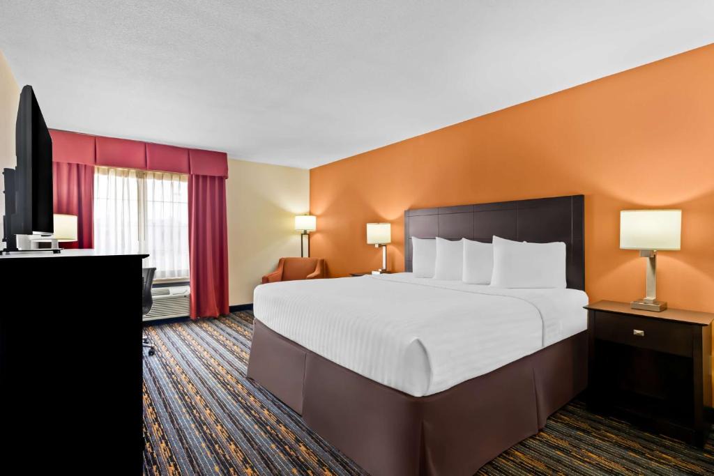 Broken Arrow Hotel | Best Western Kenosha Inn