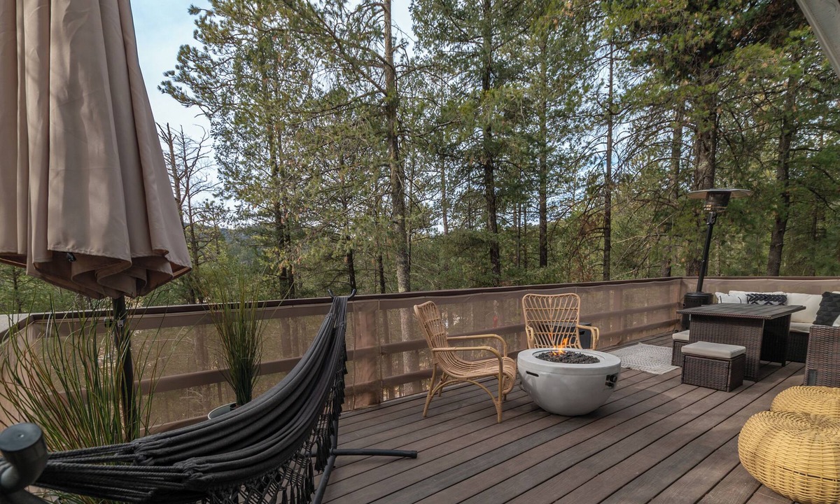 Cloudcroft Cabin | Big deck -mountain views! Cozy 2-bedroom cabin near peaceful Cloudcroft with AC