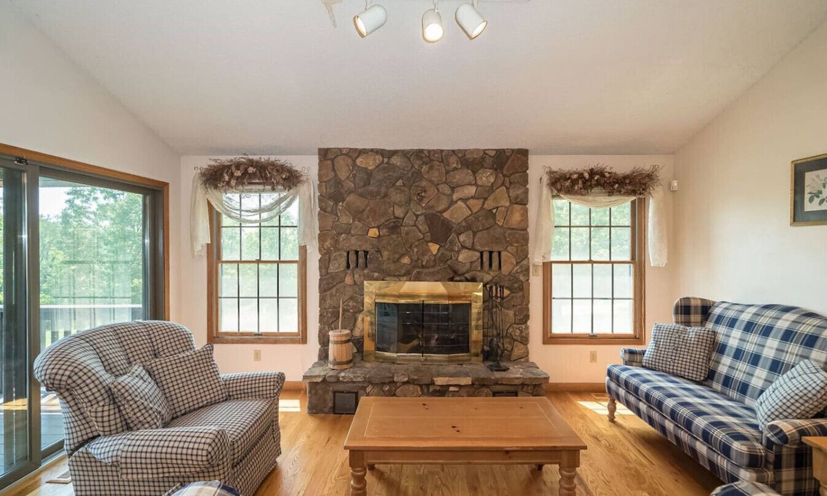 Bonne Terre House | BLAZE your Own Trail – 100 Acres of Peaceful NATURE