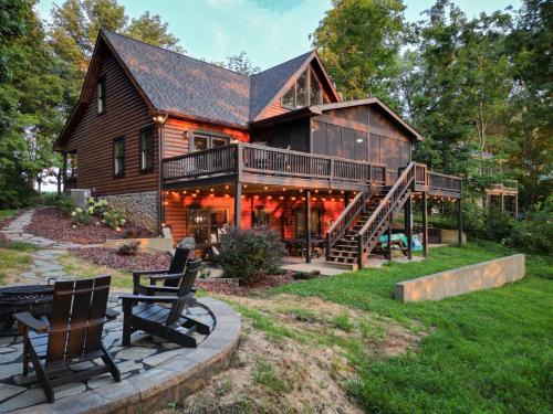 Scottsville House | Blessing by the Lake - Lakeside Cabin-Hot Tub Wifi