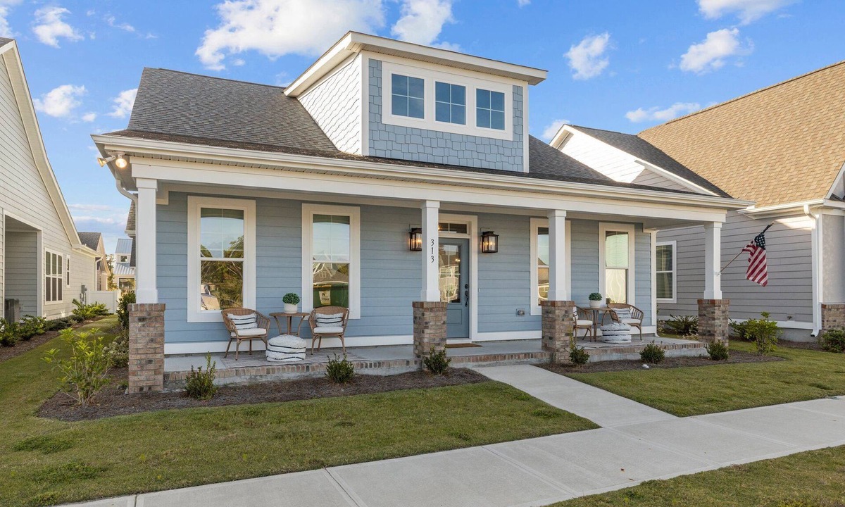 Morehead City House | Blue Heron in the heart of Beaufort, many amenities including a pool!