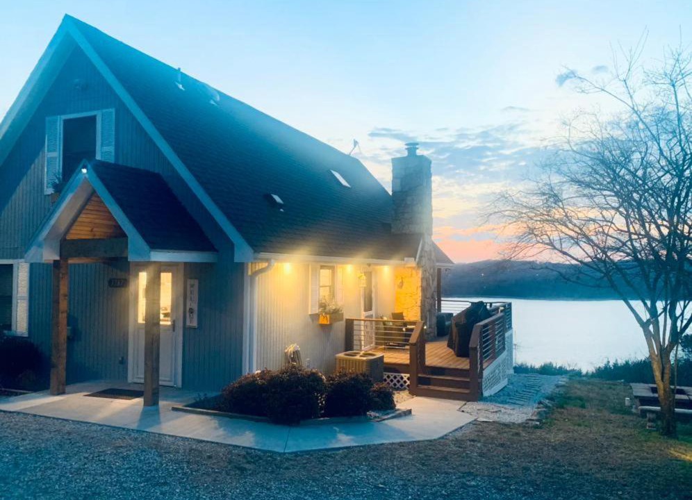 Blue Eye House | Blue Moon Cottage