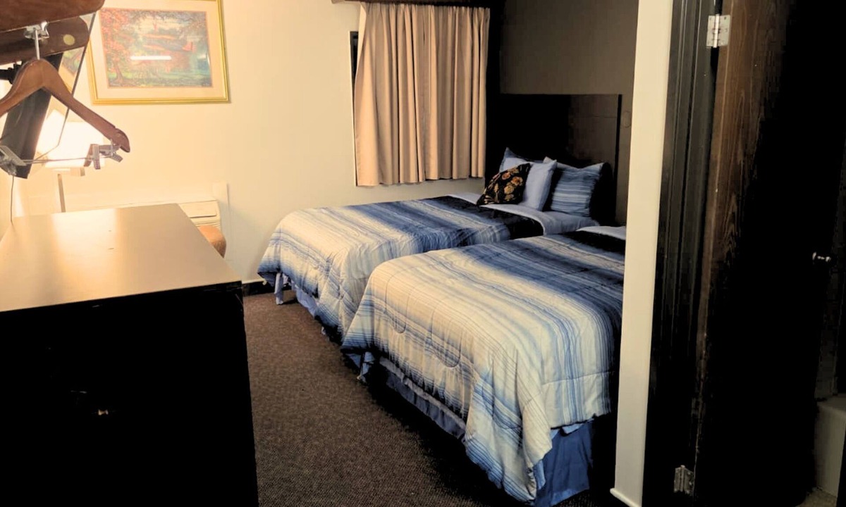 Hutchinson Hotel | Blue Way Inn by Jasper Hutchinson
