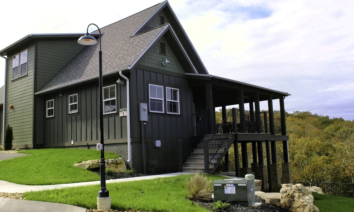 Kimberling City Cabin | Bluff Cabin #3 with 5 bedrooms & Hot Tub